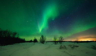 Kuzey ışıkları, Aurora borealis, yeşil, mor, mavi, yıldız. Kuzey Kutbu, İzlanda, Rusya Federasyonu