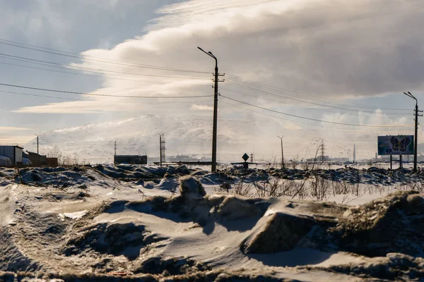 No norte ou na Sibéria clima de inverno, em todos os lugares neve branca e muito frio — Fotografia de Stock