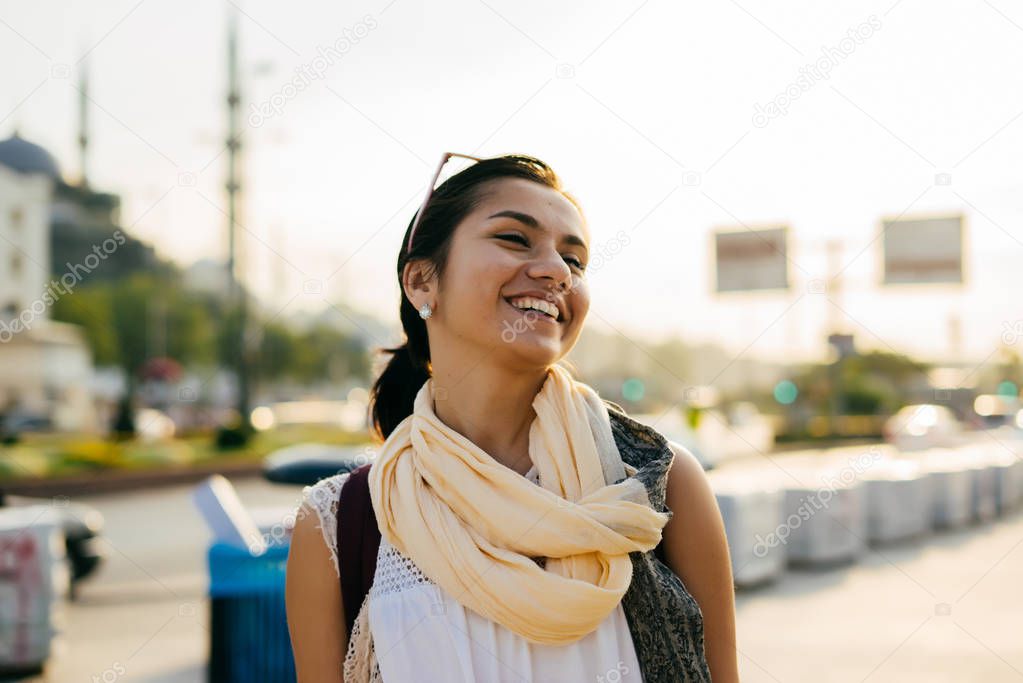 A smiling latin girl against the backdrop of a mosque in Istanbul