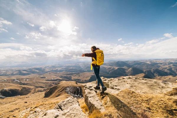 Young active girl loves sports tourism, travels through the Caucasus mountains with a backpack — Stock Photo, Image