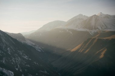 doğa, Kafkas Dağları sabah güneşin ilham verici.
