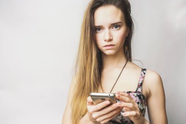 cep telefonunuzla seyir bir şey, metin genç kadın yaz