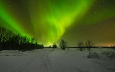 Kuzey ışıkları, Aurora borealis, yeşil, mor, mavi, yıldız. Kuzey Kutbu, İzlanda, Rusya Federasyonu