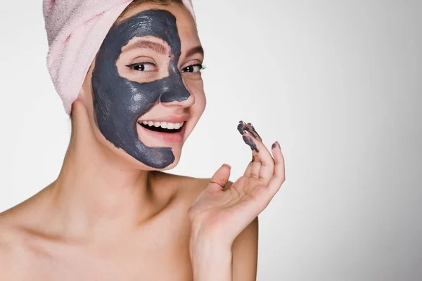 The happy girl has put or rendered a clearing mask on the face — Stock Photo, Image