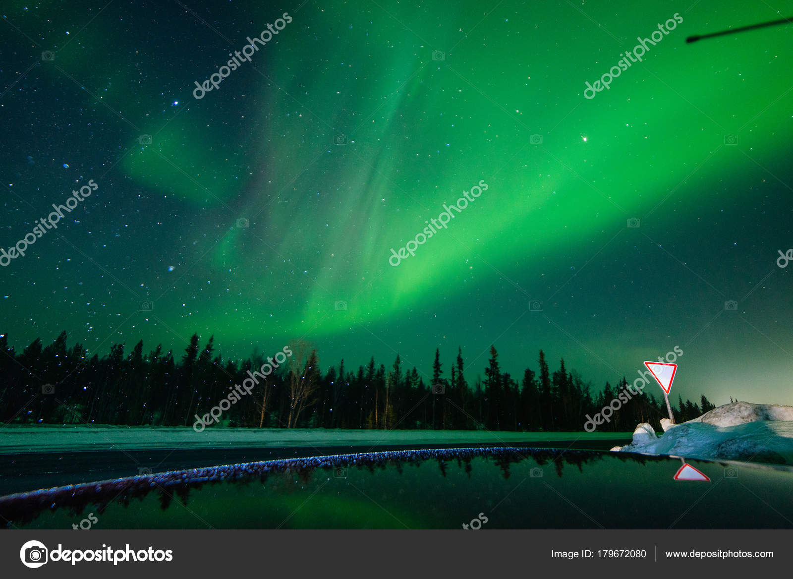 Northern Lights Aurora Borealis Green Purple Blue Stars North Pole Iceland Russia Stock Photo Image By C Mne Len