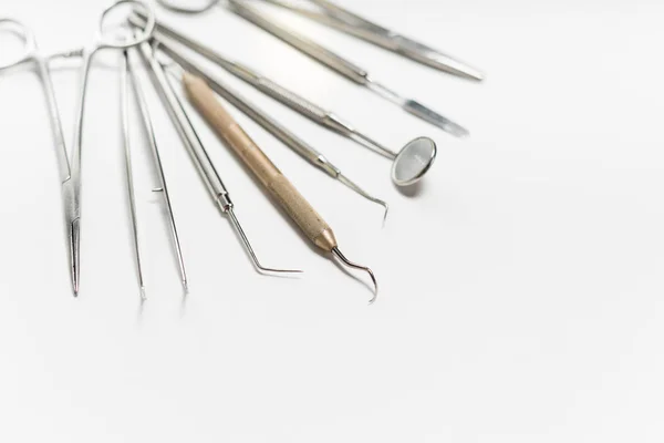 A lot of dental instruments are on the table — Stock Photo, Image