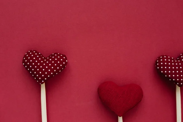 Fondo del Día de San Valentín con corazones hechos a mano — Foto de Stock