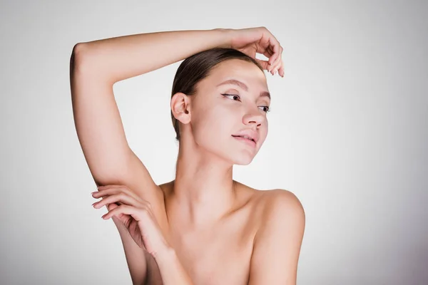 Woman after shower on a gray background — Stockfoto