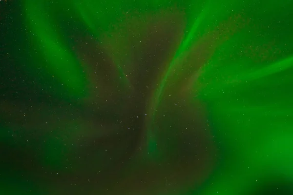 Luces boreales, Aurora boreal, verde, púrpura, azul, estrellas. Polo Norte, Islandia, Rusia — Foto de Stock