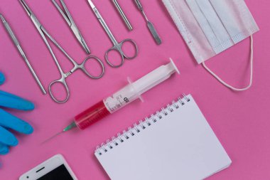 bir pembe yalan Medikal Ürünler, şırınga, diş aletleri