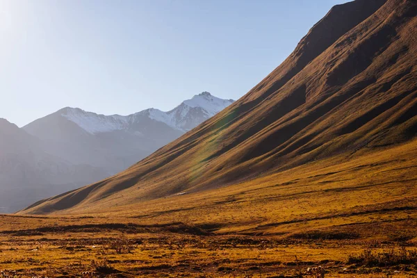 Inspiring nature, majestic mountains in the sun — Stock Photo, Image