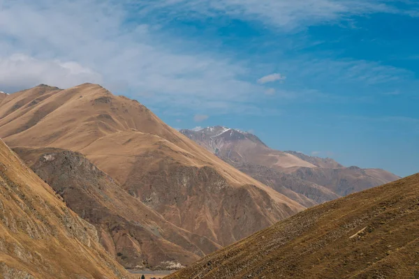 Inspiring nature, majestic mountains under the blue sky — Stock Photo, Image