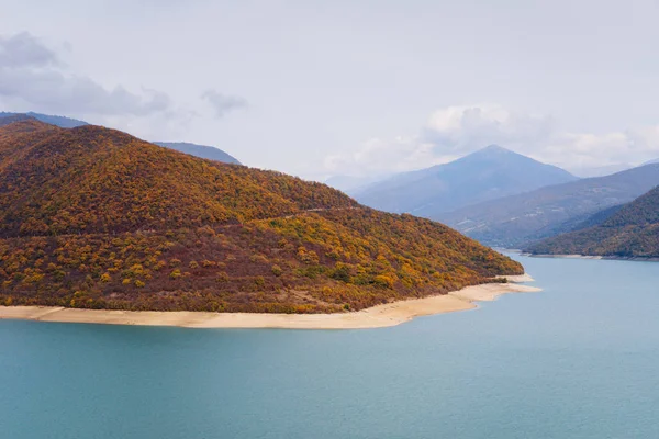 A magical nature, a blue river, hills covered with trees and mountains — Stock Photo, Image