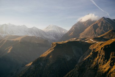 ilham verici dağ doğa, sabah güneşi Kafkas Dağları