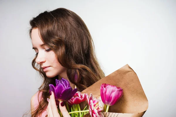 Beautiful young girl holding a bouquet of fragrant flowers, celebrating World Women's Day, March 8 — Stock Photo, Image