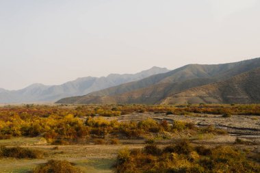 gün ortasında çok güzel dağ manzarası