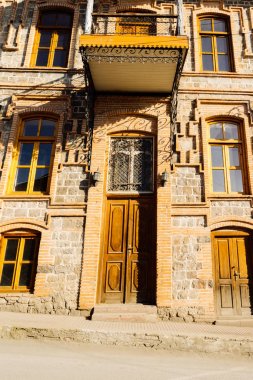 güneşli bir günde bina eski güzel taş