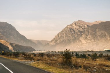 sonsuz alanları ve görkemli dağlar
