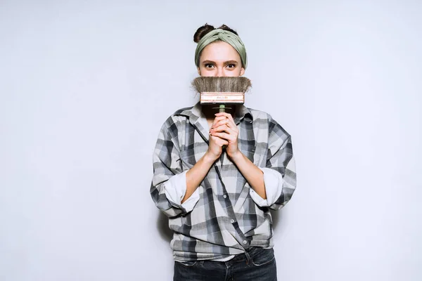 Girl holding brush for painting walls, repairing — Stock Photo, Image