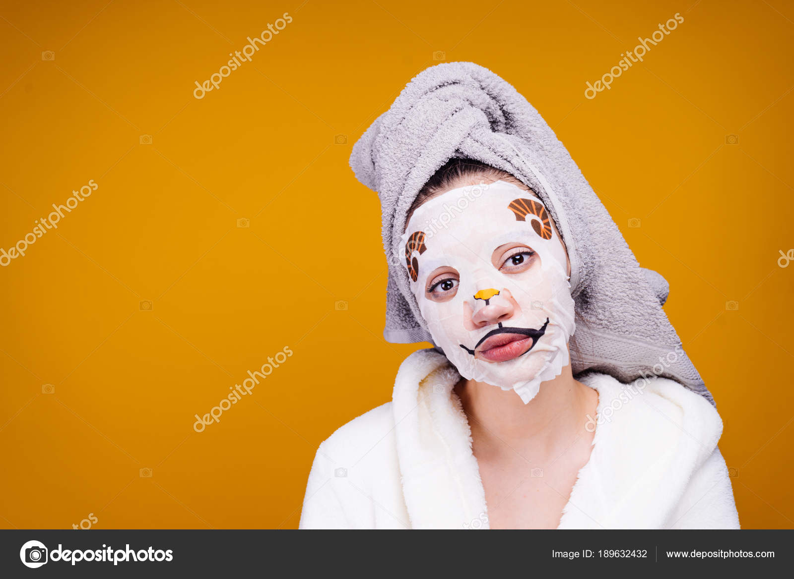 Kendi elleriyle köpek maskesi Kendi elleriyle köpek maskesi