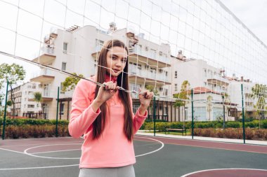 aktif genç kız trende bir açık spor alanı, spor için de geçerli