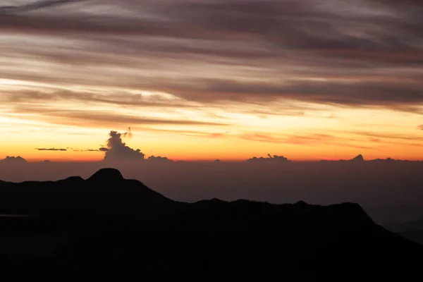 Coucher Soleil Dans Les Montagnes Soleil Derrière Les Nuages Ciel — Photo