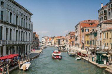 İtalya. Venedik. Yaz güneşli gün. Grand Canal görünümünü.