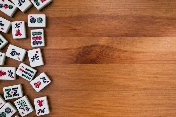 Azulejos Branco Verde Para Mahjong Fundo Madeira Marrom Lugar Vazio — Fotografia de Stock