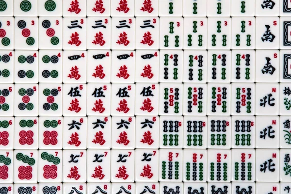 Jogos Chineses Isolados De Mahjong Em Fundo Branco Com Ladrilhos