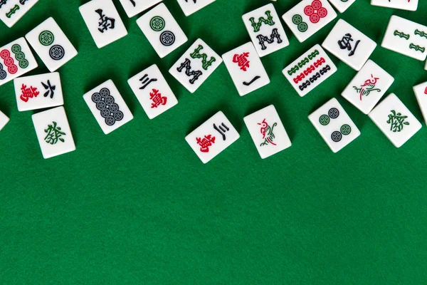 Azulejos Blanco Verdes Para Mahjong Sobre Fondo Tela Verde Emty — Foto de Stock