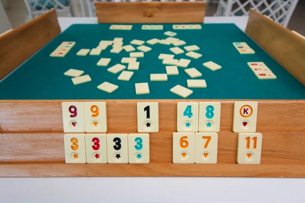 Juego Mesa Turco Okey Rummikub Una Mesa Con Paño Verde — Foto de Stock