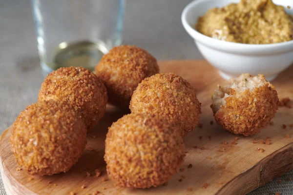 Bitterballen Aperitivo Base Carne Holandés Hecho Haciendo Guiso Muy Grueso —  Fotos de Stock