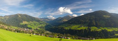 Alp Alpbach Köyü ve Alpbachtal, Avusturya.