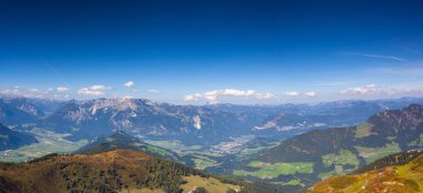 Mountain view üstten - Alpbach valley, Avusturya.