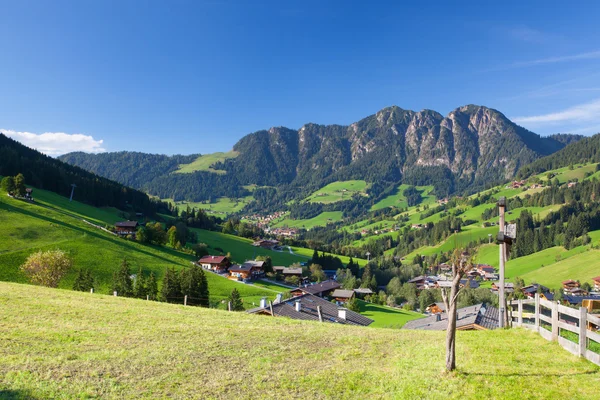 Le village d'Inneralpbach dans la vallée d'Alpbach, Autriche — Photo