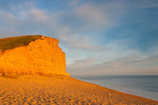 Beliebter Strand in der Nähe von Bridport, Dorset, England, — Stockfoto