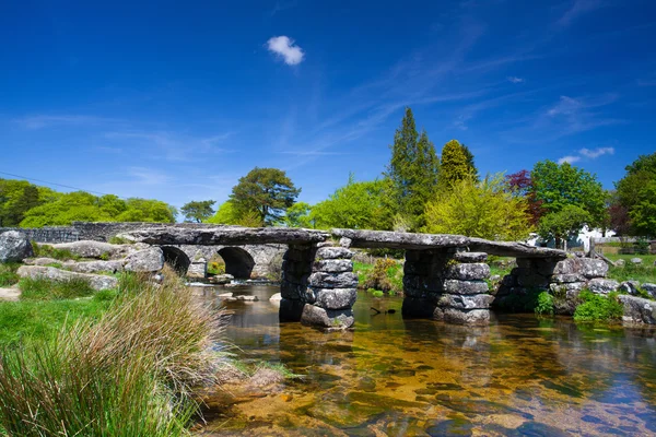 A antiga ponte de palmas em Postbridges Devon, Inglaterra — Fotografia de Stock