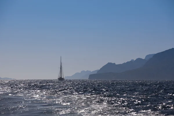 Voilier de luxe sur la mer au coucher du soleil, Marseille — Photo