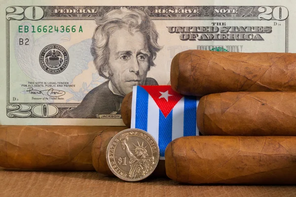 Розкіш кубинські сигари з нами долар банкнот і монет — стокове фото