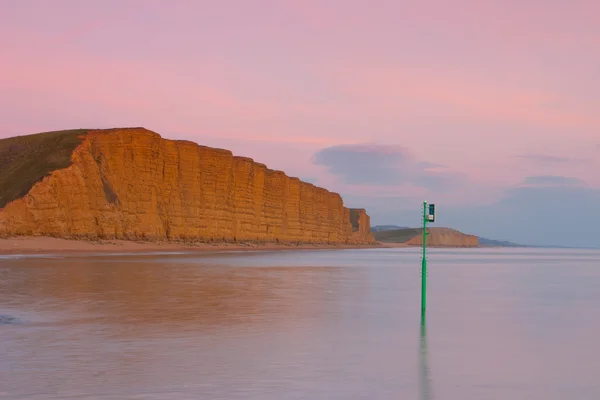 Populární pláž poblíž Bridport, Dorset, Anglie, — Stock fotografie