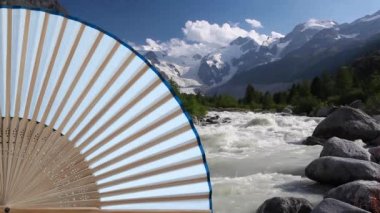 Tipik Japon el fan yapılan ve vahşi nehir