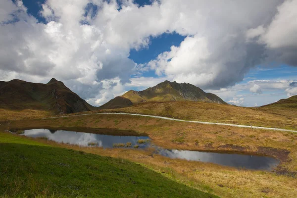 Estância de esqui em Tyrolean Alps no outono, Áustria — Fotografia de Stock