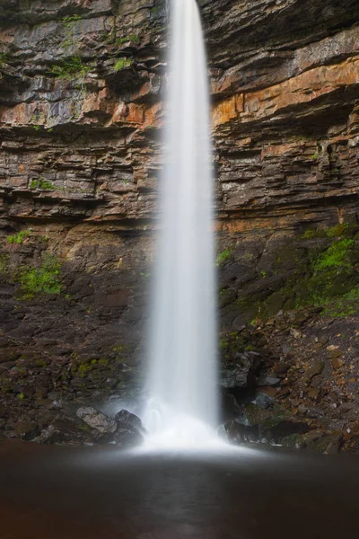 Hardraw força cachoeira em Leyburn, North Yorkshire . — Fotografia de Stock