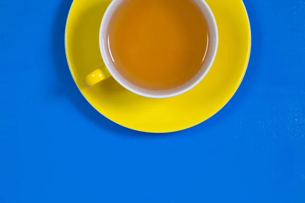 Tökéletes csésze tea, kék fa tábla — Stock Fotó
