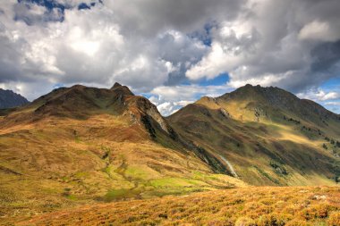 Sonbaharda, Avusturya Tirol Alpleri'nde Kayak Merkezi