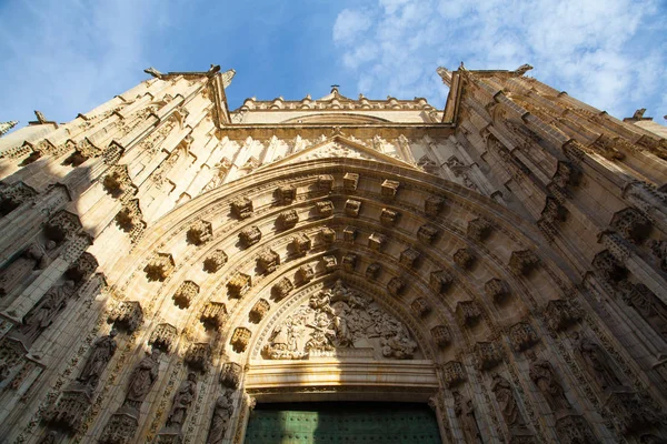 Sevilla Katedrali'nde günbatımı. İspanya. 