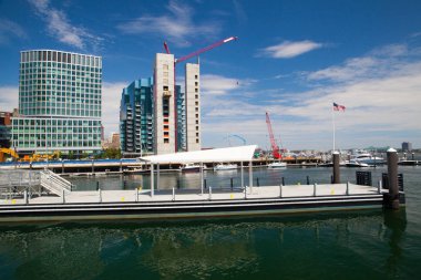 Yeni inşaat lüks kınamak Fan Pier Boston üzerine.