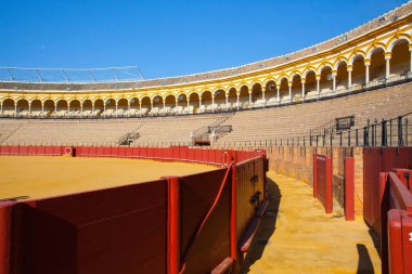Boğa güreşi arenası, Sevilla, İspanya 'da toros meydanı.
