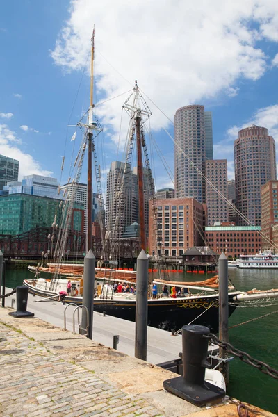 De schoener van de Roseway in de haven van Boston. — Stockfoto