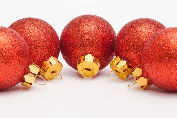 Red Christmas decoratie op het witte Bureau — Stockfoto